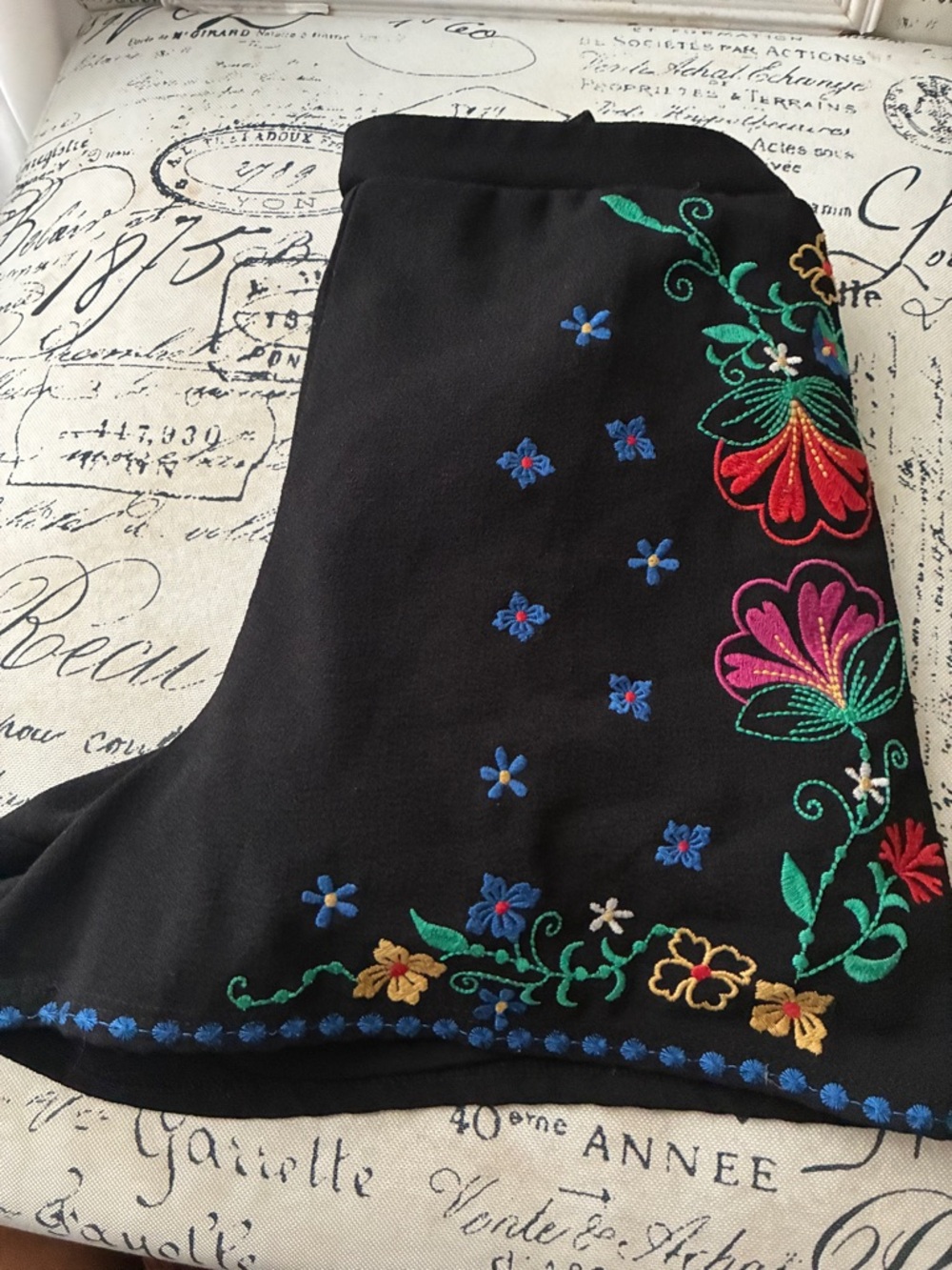 black high-waisted shorts with floral bohemian size small